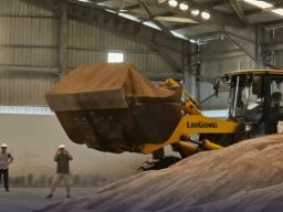 PT Buana Tunas Sejahtera Ekspor 34 Ton Bungkil Sawit ke Malaysia