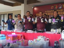 Bea Cukai dan Bareskrim Polri Ungkap Clandestine Lab Happy Water di Bandung