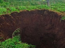 Dampak Tambang Batu Ilegal, Muncul Lubas Besar di Desa Giripurno