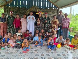 Satgas Yonif 512 QY Merayakan Natal Bersama Warga Distrik Senggi
