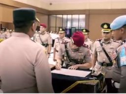 Kapolresta Sidoarjo Pimpin Sertijab Pejabat Utama dan Kapolsek Waru