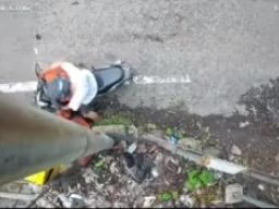 Pelaku Pembuang Sampah Sembarangan Terekam CCTV di Sidoarjo