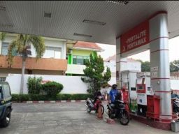 Trik Licik Pelaku Mafia BBM di SPBU Jalan Monginsidi Desa Candirejo