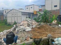 Tim Unit Tipiter Polres Gresik Sidak Lokasi Pembuangan Limbah B3 di Desa Sumput