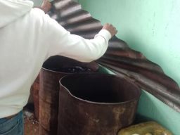 Puluhan Warga Grebek Tempat Penimbunan BBM Ilegal