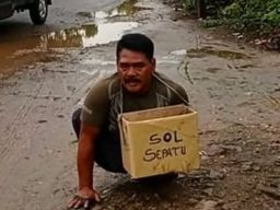 Kisah Pak Pono, Difabel Puluhan Tahun Merawat Ibunya Sendiri