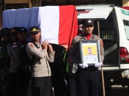 Penghormatan Terakhir untuk Bripka Anumerta Ronald M Enok