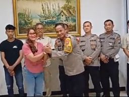 Polsek Driyorejo dan Pedagang Ayam Grepek yang Cekcok Berdamai