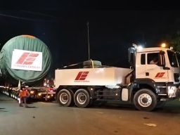 Viral Drum Besar Diangkut oleh Truk Panjang di Krian