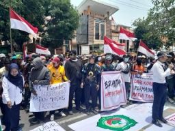 Kantor Kejari Sidoarjo Didemo Advokat