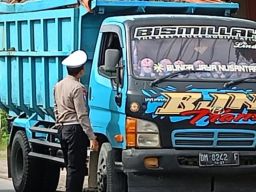Jalan Rusak di Driyorejo Disebabkan Muatan Truk Tambang Melebihi Kapasitas