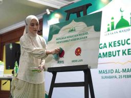 Wipol Menggelar Gerakan Masjid Bersih di Surabaya