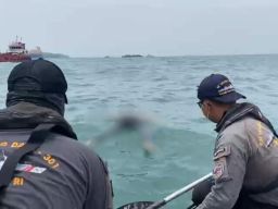Jenazah yang Mengapung di Perairan Cilegon Dievakuasi