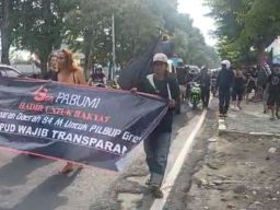 Ratusan Massa Gruduk KPU Gresik