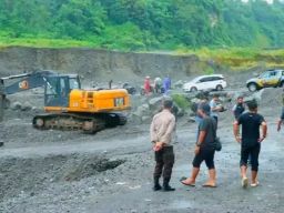 Polres Blitar Kota Tertibkan Penambang Pasir Ilegal di Sungai Bladak