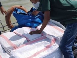 Kapal Pembawa Puluhan Ribu Batang Rokok Ilegal di Perairan Pulau Setunah