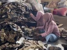 PT Mendong Java Woven Ekspor 10.000 Pasang Sandal ke Thailand