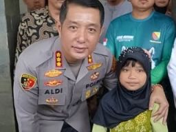 Sandra, Bocah yang Hidup Sebatang Kara, Diangkat Jadi Anak Angkat Polresta Bandung