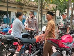 Polisi Bersama Koramil Razia Kenalpot Brong dan Narkoba di SMAN 1 Pakel
