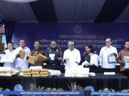 Dua Kurir dengan Tujuh Kilogram Narkoba Diciduk di Bandara Batam