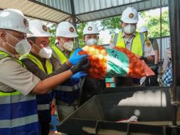 Badan Karantina Indonesia Musnahkan 86,4 Ton Bawang Bombai Impor