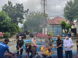 1.765 Karung Bawang Merah Dimusnahkan Bea Cukai Aceh