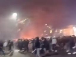 Kekerasan Dalam Demokrasi: Mengapa Rakyat Membakar Gedung Wakil Rakyat?