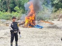 Polsek Meliau Gerebek Tambang Emas Ilegal di Desa Sungai Kembayau