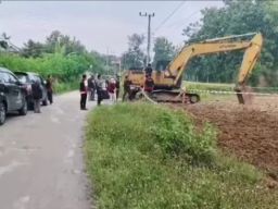 Kejari Ponorogo Segel Tanah Kas Desa Jenangan