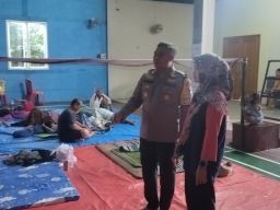 Dinas Sosial Gresik Salurkan Bantuan ke Korban Banjir