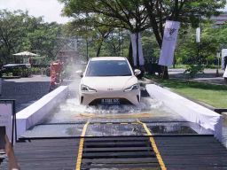 Tips Aman Berkendara Jika Mobil Listrik Melintasi Banjir dan Terendam Banjir