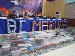 Polres Sampang Tangkap 2 Pengedar Rokok Ilegal yang Mau Dijual ke Jawa Barat
