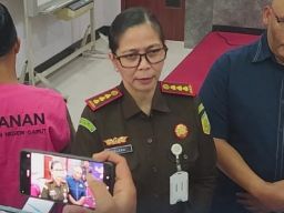 Tersangka dan Barang Bukti Kasus 1,1 juta Batang Rokok Ilegal Diserahkan ke Kejari Garut