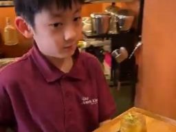 Anak Usia 9 Tahun Berbisnis Jamu, Omzetnya Miliaran Rupiah