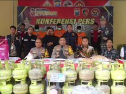 Warga Desa Pucang Sidoarjo Diadili Karena Oplos LPG Subsidi ke non Subsidi