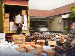 Bea Cukai Tegal Tangkap Pengedar 1,3 Juta Batang Rokok Ilegal