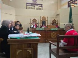 Sidang Istri Bunuh Suami di Pengadilan Negeri Medan Terdakwa Ngotot Tidak Bersalah