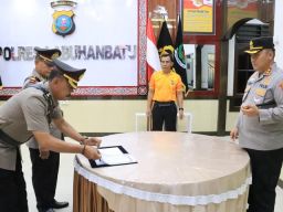 Jabatan Kasi Humas dan Kasat Binmas Diserahkan kepada Kapolres Labuhanbatu