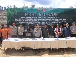 Polda Riau Gaungkan Perang Terhadap Perambah Hutan