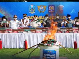 Jutaan Batang Rokok Ilegal Dimusnahkan di PT Putra Restu Ibu Abadi