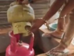 Warga Kalilom Lor Pandanwangi Surabaya Oplos LPG Subsidi