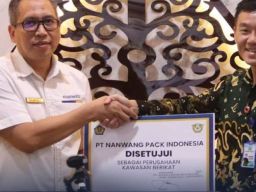 Dua Perusahaan Produsen GPS dan Paper Bag Resmi Terima Izin Kawasan Berikat