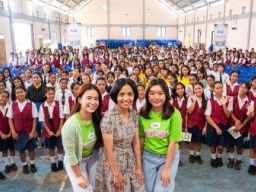 Hers Protex Donasikan 2.003 Pack Pembalut dan Edukasi Kesehatan Menstruasi di Nusa Tenggara Timur