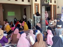 Dosen Unesa Gelar Pelatihan Pengelolaan Keuangan di Desa Bangah