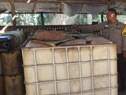 Gudang yang Diduga Menimbun BBM Bersubsidi di Desa Sei Kasih