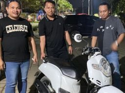 Satreskrim Polres Kolaka Timur Tangkap Pencuri Motor di Kelurahan Penanggo Jaya