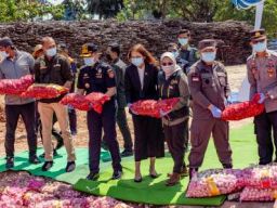 Karantina Kepulauan Riau dan Bea Cukai Musnahkan Komoditas Ilegal