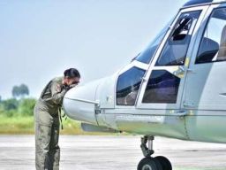 Michelle Anggreani Menyandang KOWAL Pertama Captain Heli Panther