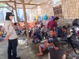 Anggota Polsek Selong Bubarkan Sabung Ayam di Lingkungan Peresak Barat