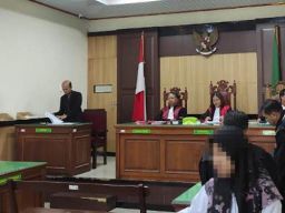 Karyawati PT Sumber Anugerah Utama Dituntut 4 Tahun 10 Bulan Penjara